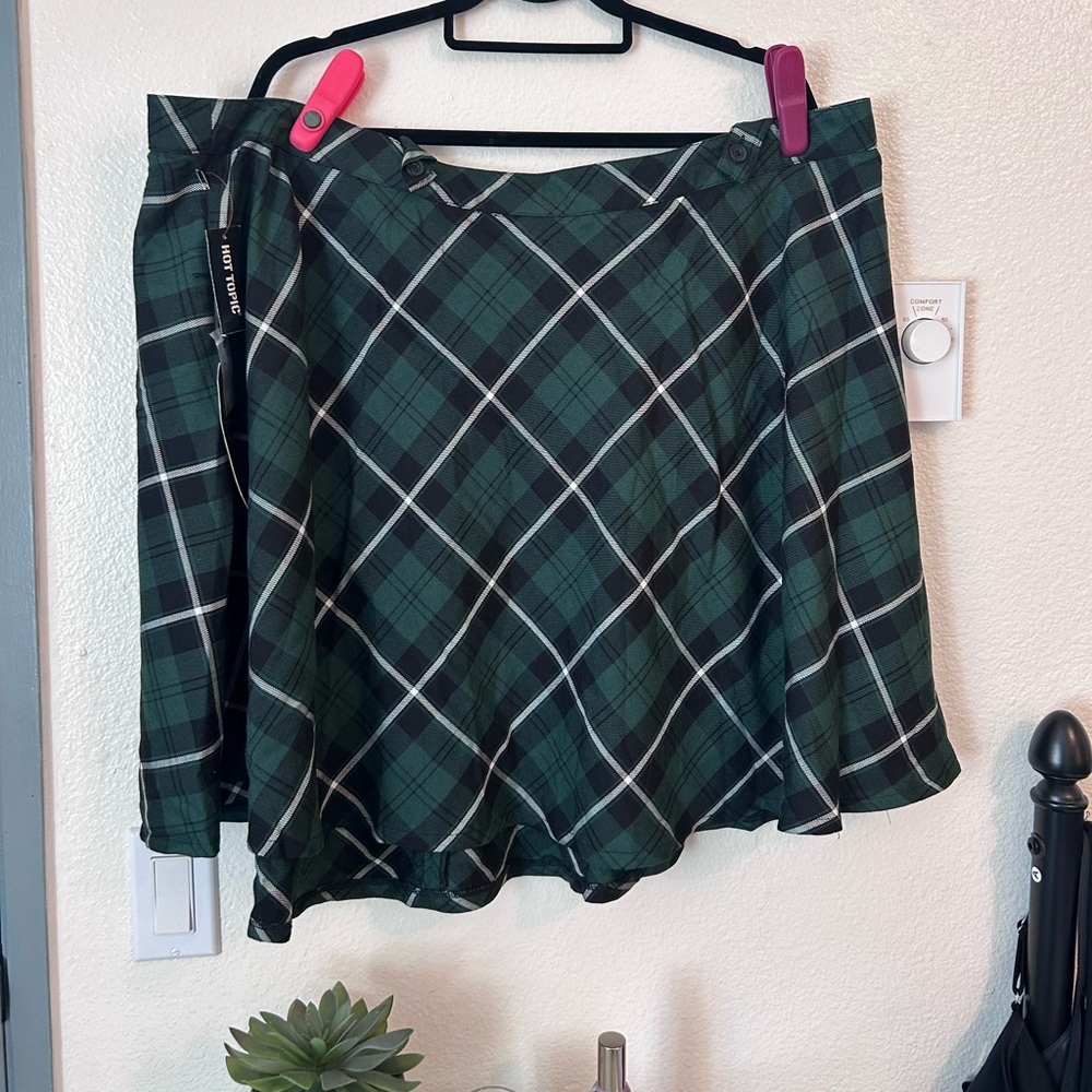 black and green pleated plus size skirt with detachable suspenders.